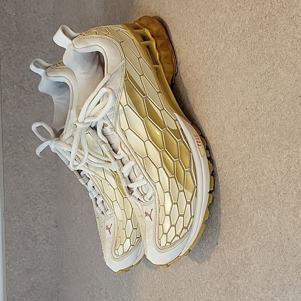 Rare Puma Cell Flexion Women’s Size 8.5 Gold Geometric Designed Athletic Shoes